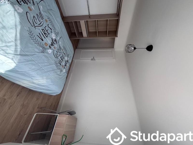 Chambre - 11 m² - 1 pièce