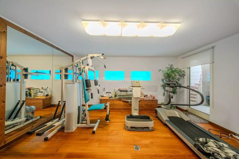 Maison - 379 m² - 8 pièces