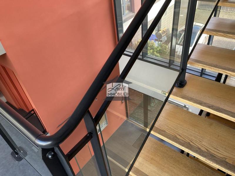 Bureau - 200 m² - 3 pièces