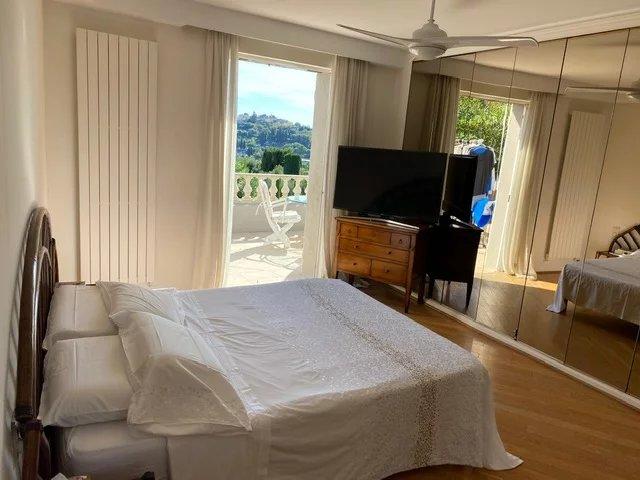 Maison - 350 m² - 8 pièces