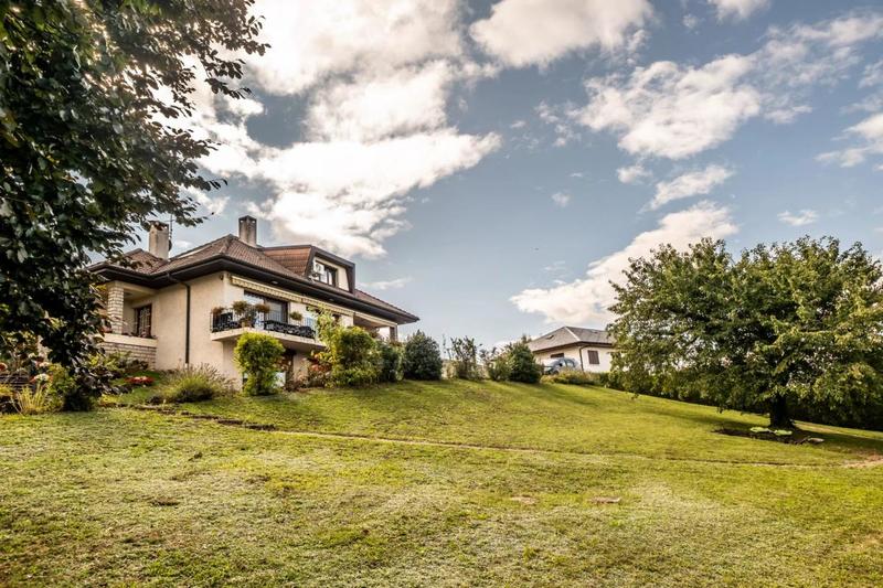 Propriété - 216 m² - 9 pièces