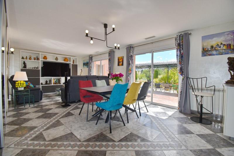 Villa - 284 m² - 6 pièces