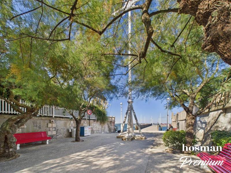 Maison - 300 m² - 10 pièces