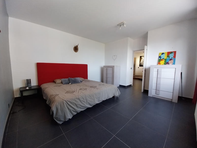 Villa - 240 m² - 9 pièces