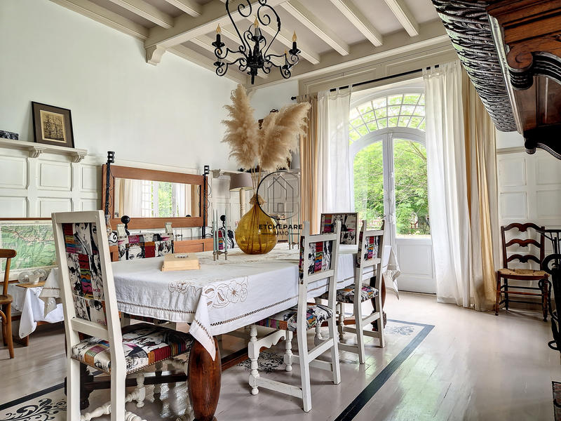 Maison - 351 m² - 7 pièces