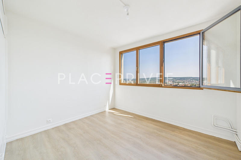 Appartement - 99 m² - 4 pièces