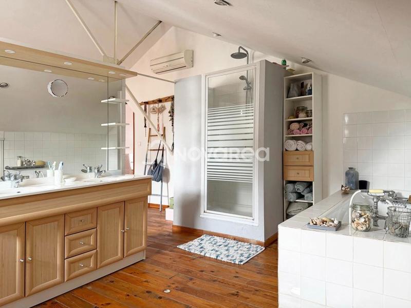 Maison - 471 m² - 8 pièces