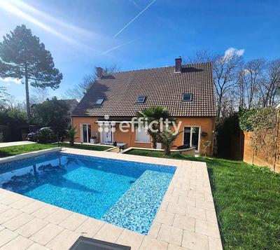 Maison - 349 m² - 9 pièces