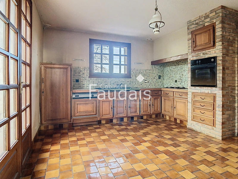 Maison - 217 m² - 7 pièces