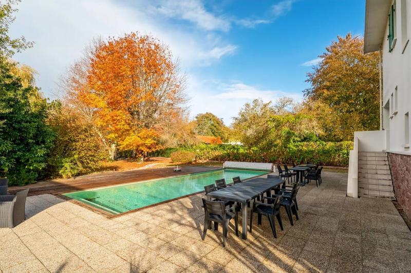 Demeure - 235 m² - 10 pièces