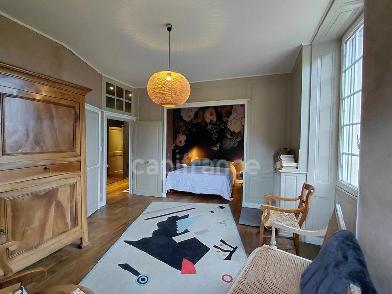 Maison - 270 m² - 7 pièces