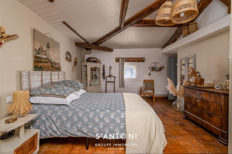 Maison - 201 m² - 7 pièces