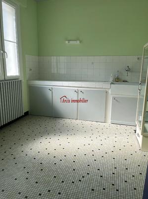 Local commercial - 280 m² - 10 pièces