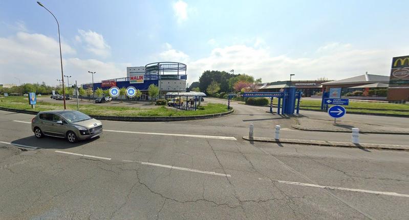 Local commercial - 1 203 m²