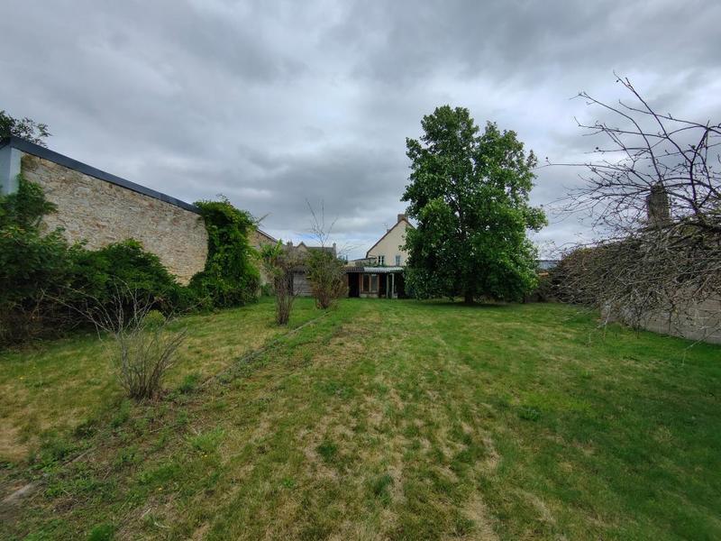 Terrain constructible - 1 695 m²