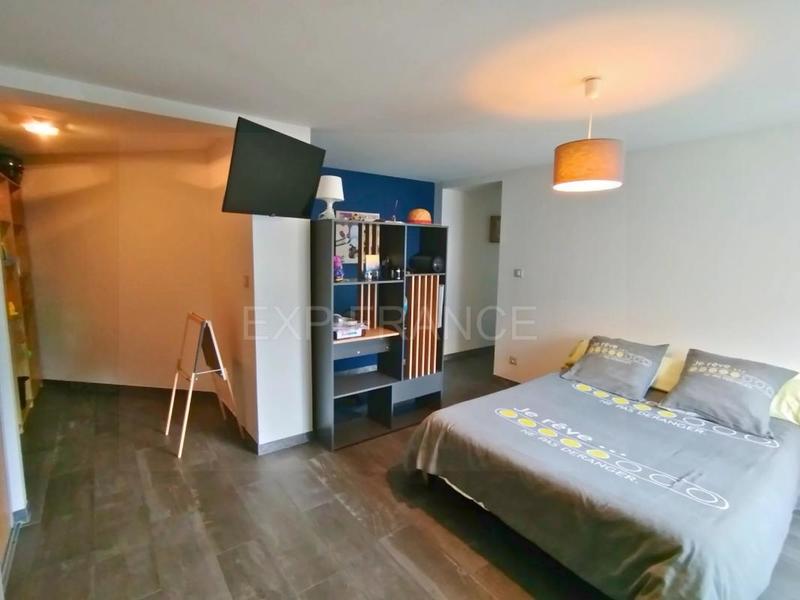 Maison - 254 m² - 10 pièces