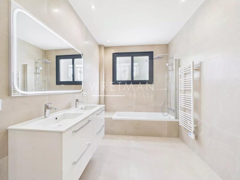 Villa - 212 m² - 6 pièces