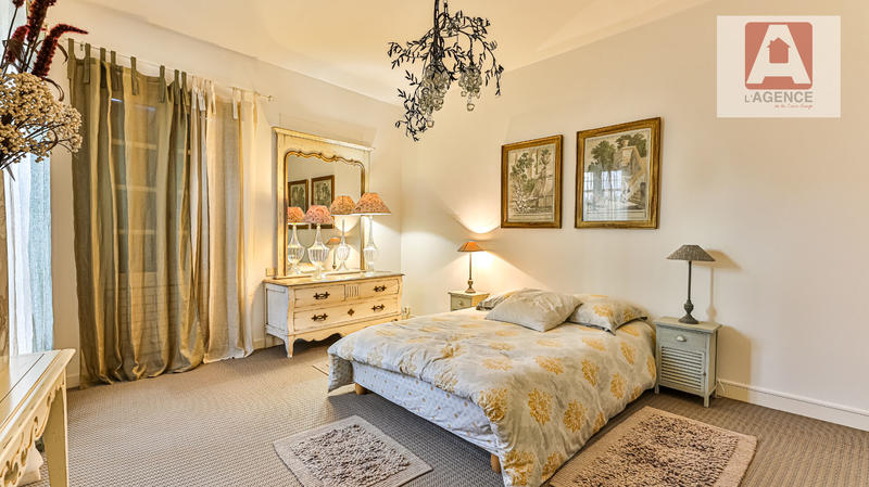 Maison - 234 m² - 7 pièces