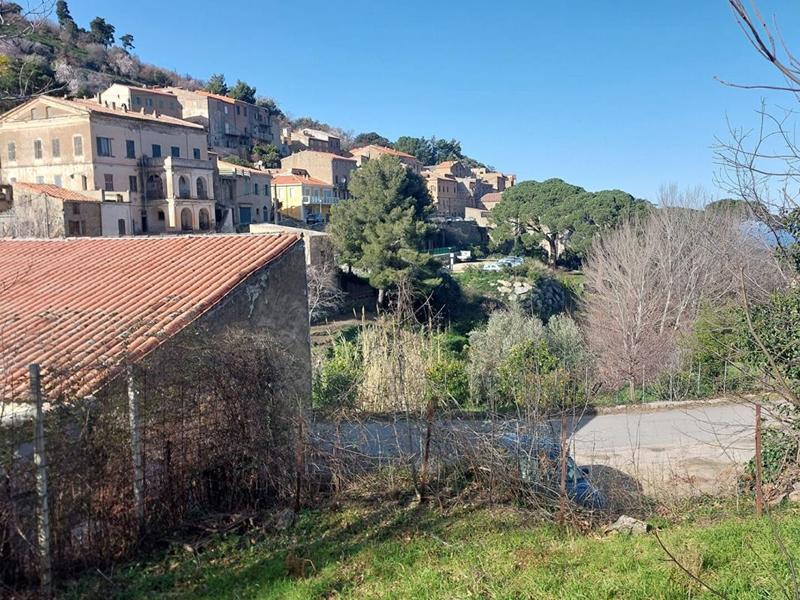 Terrain constructible - 1 100 m²