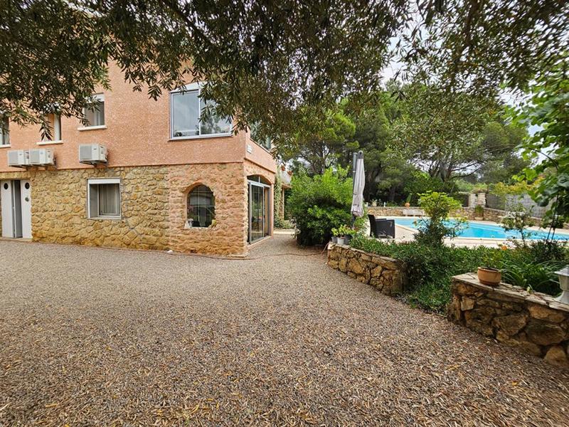 Maison - 176 m² - 7 pièces