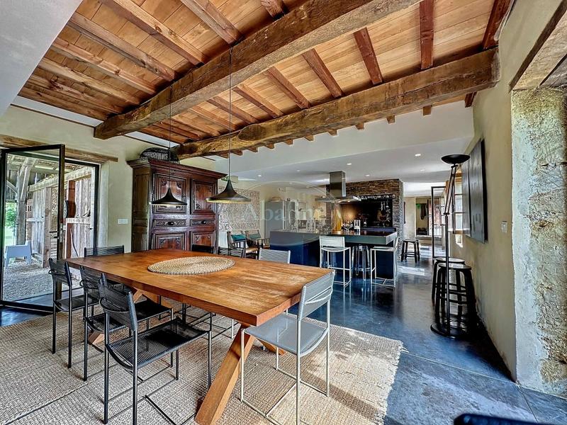 Maison - 300 m² - 10 pièces