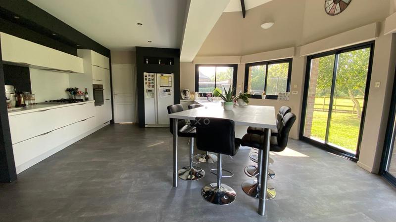 Maison - 275 m² - 8 pièces