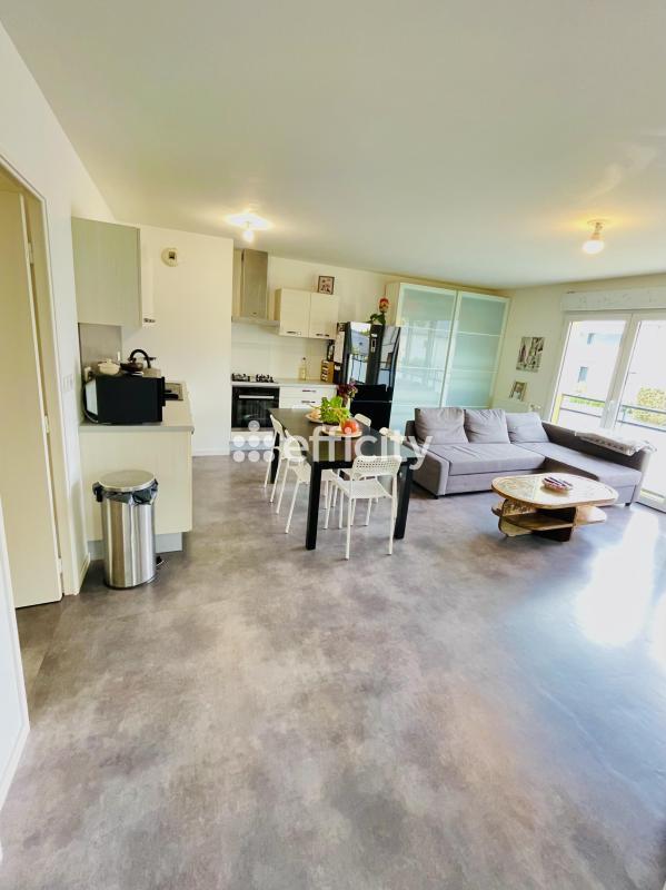 Appartement - 80 m² - 4 pièces