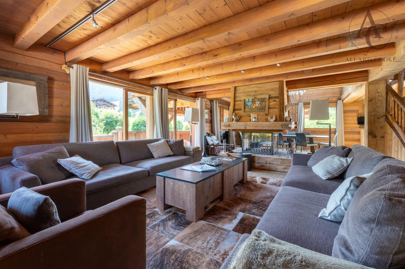 Châlet - 391 m² - 8 pièces