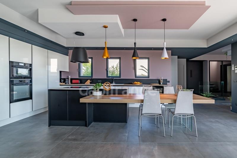 Maison - 180 m² - 6 pièces