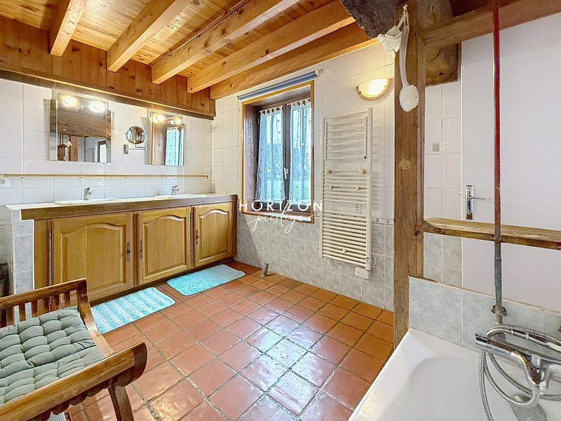 Maison ancienne - 206 m² - 8 pièces