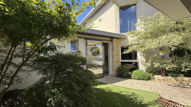 Maison - 257 m² - 7 pièces