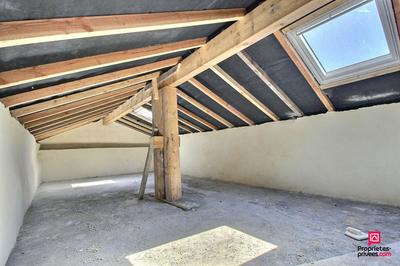 Maison - 244 m² - 9 pièces