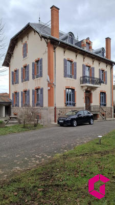 Maison - 325 m² - 13 pièces