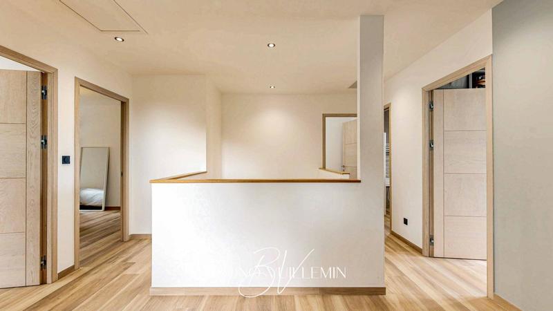 Villa - 198 m² - 8 pièces