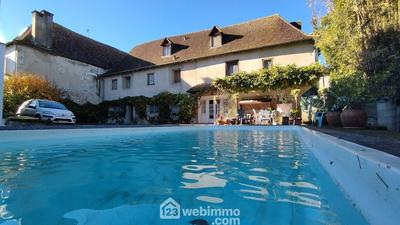 Maison - 310 m² - 10 pièces