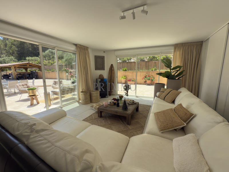 Villa - 242 m² - 6 pièces