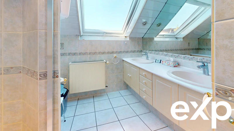 Maison - 204 m² - 7 pièces