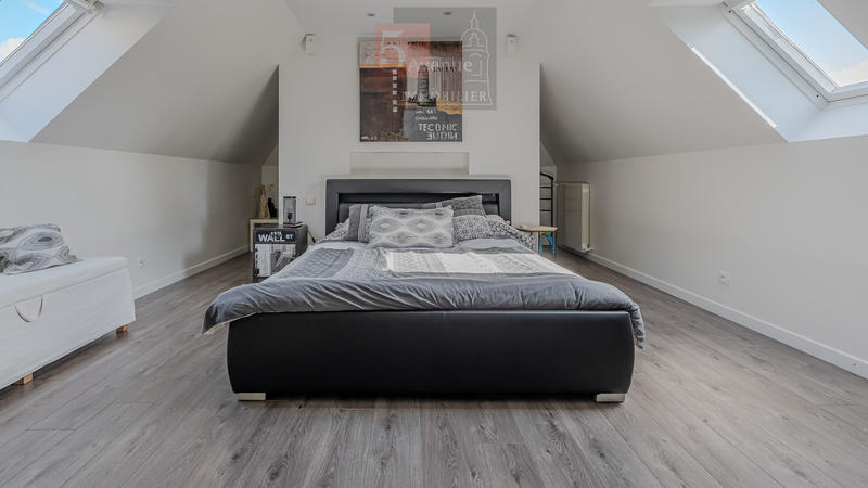 Maison - 250 m² - 8 pièces