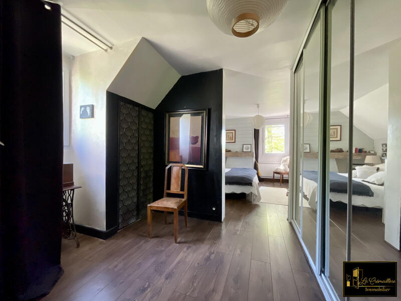 Maison traditionnelle - 226 m² - 7 pièces