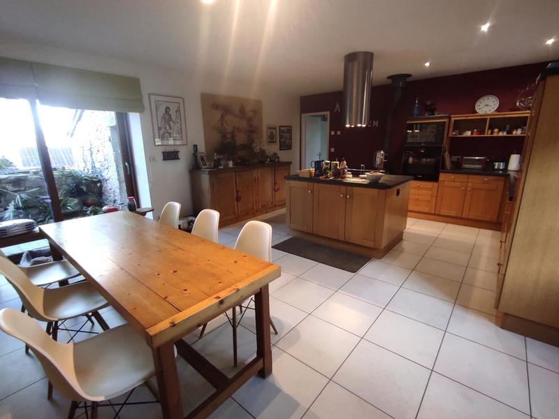 Maison - 300 m² - 10 pièces