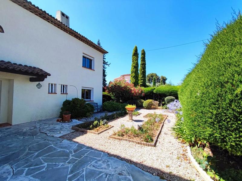 Villa - 180 m² - 6 pièces