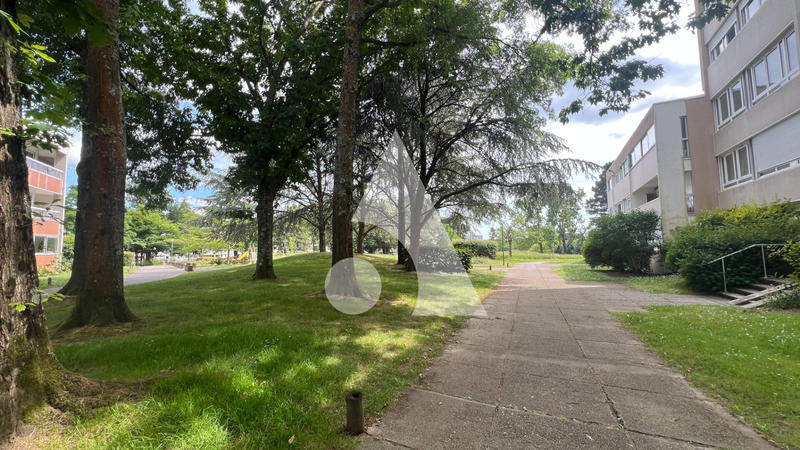 Appartement - 90 m² - 4 pièces