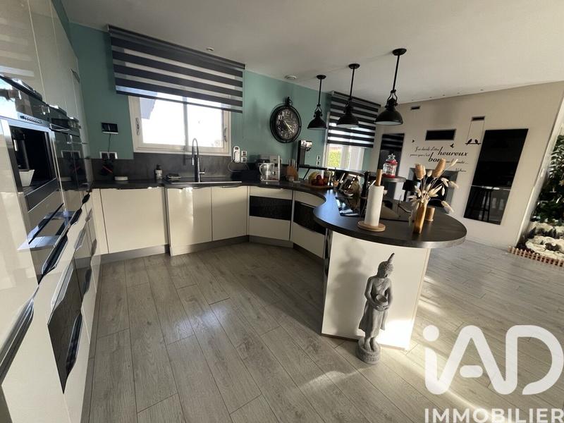 Maison - 240 m² - 11 pièces