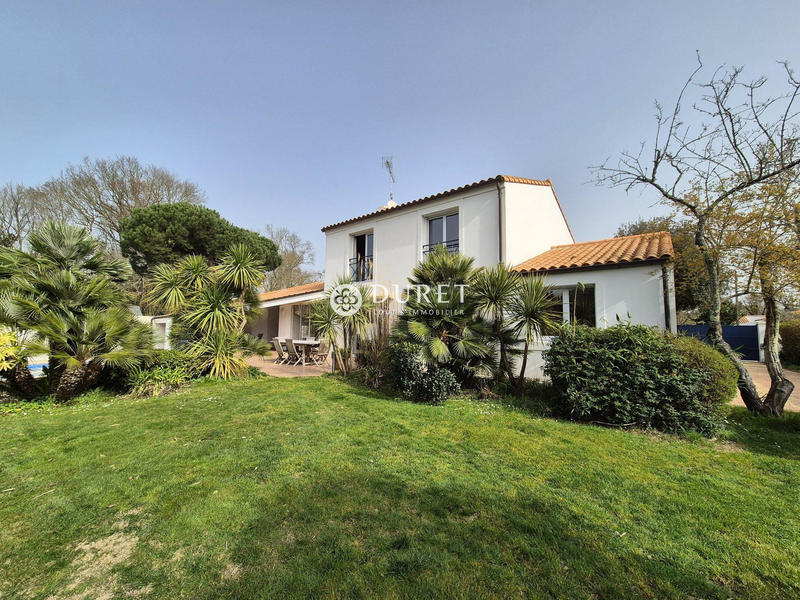 Maison - 205 m² - 6 pièces