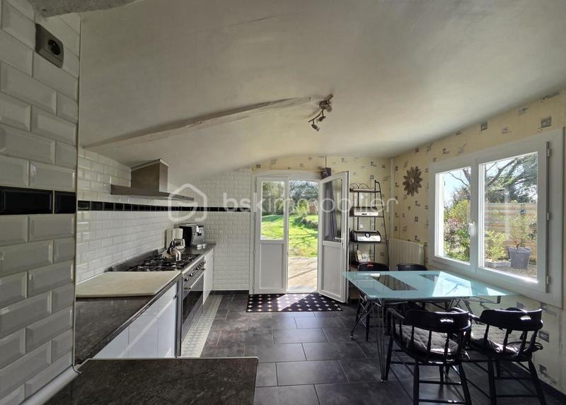 Maison - 186 m² - 8 pièces