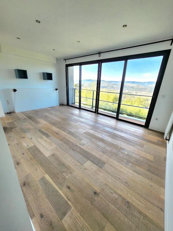 Maison - 207 m² - 7 pièces