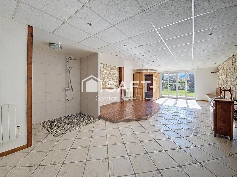 Maison - 223 m² - 9 pièces