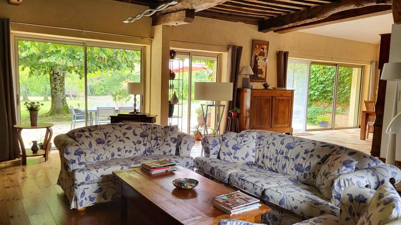 Maison - 305 m² - 10 pièces