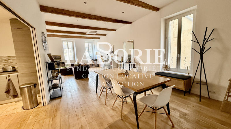 Appartement - 98 m² - 2 pièces