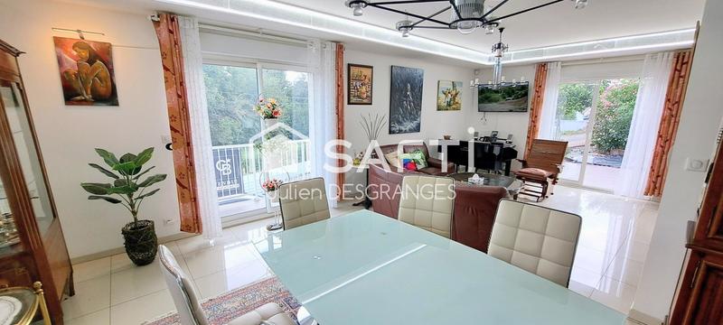 Maison - 200 m² - 7 pièces